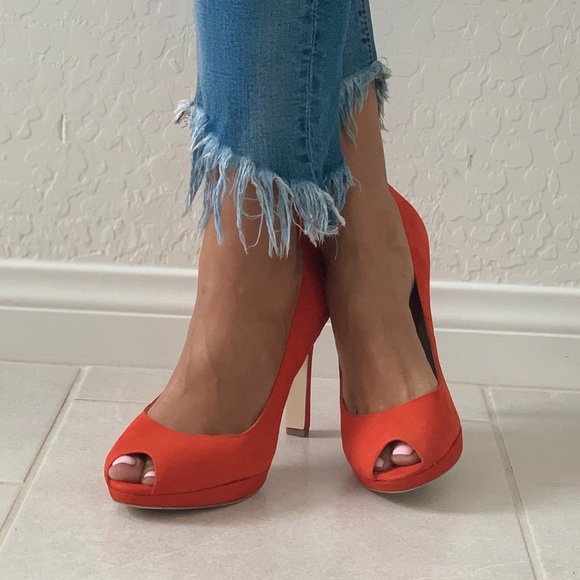 NIB Red Kid Suede Peep Toe Heeled Pump - Picture 2 of 8